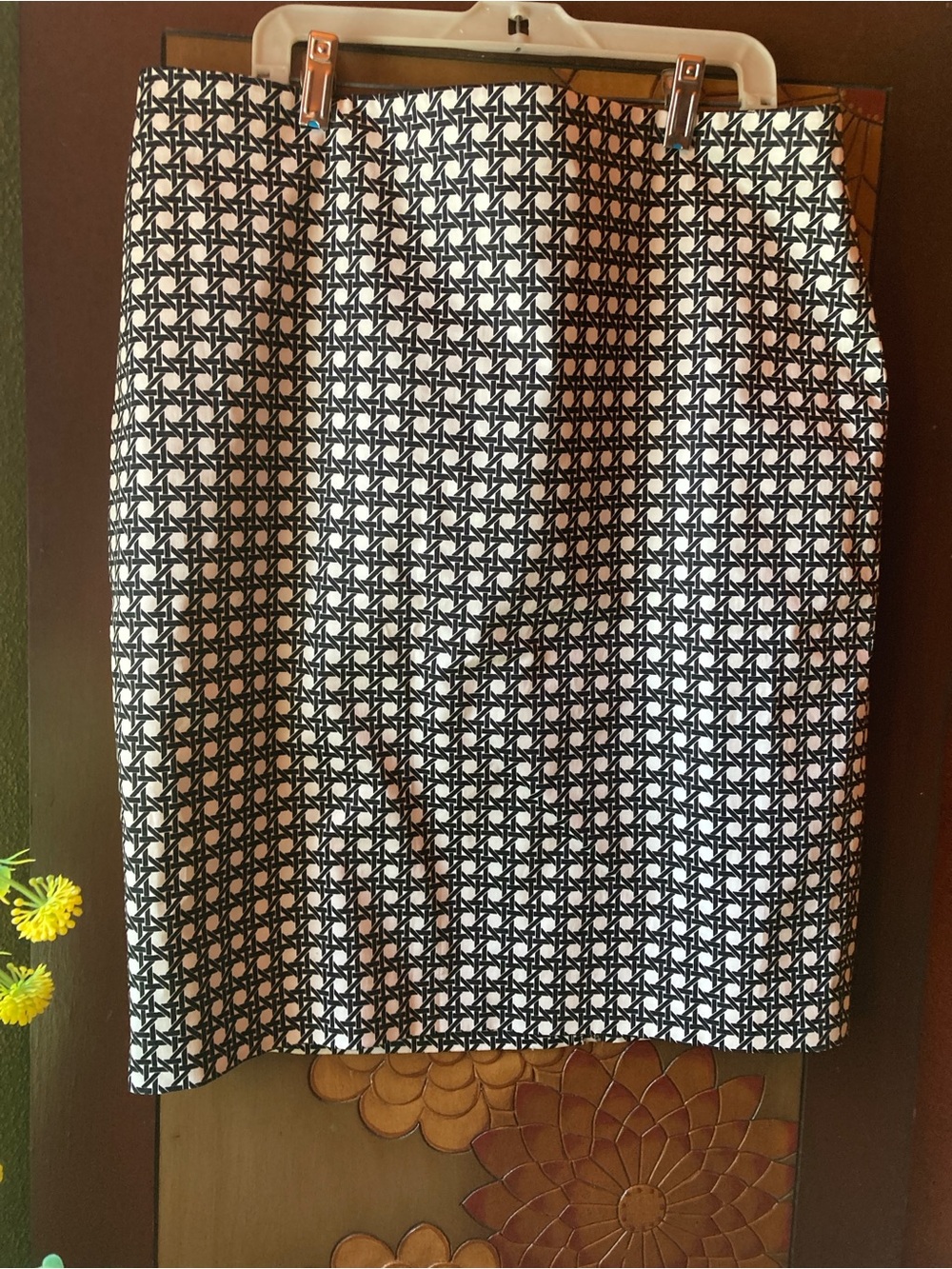 New Ann Taylor Loft Size 14 white with black pattern straight skirt